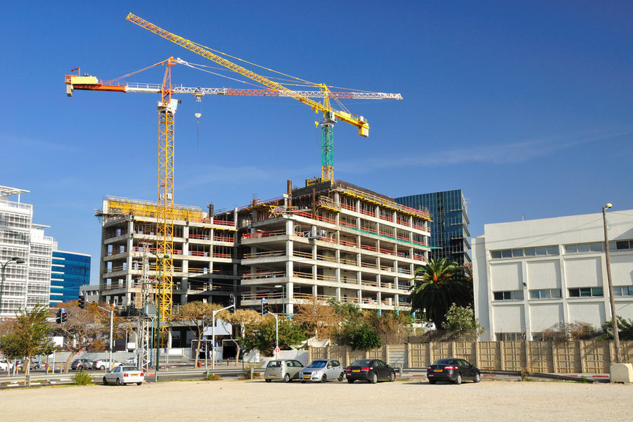 Baustelle mit Kränen